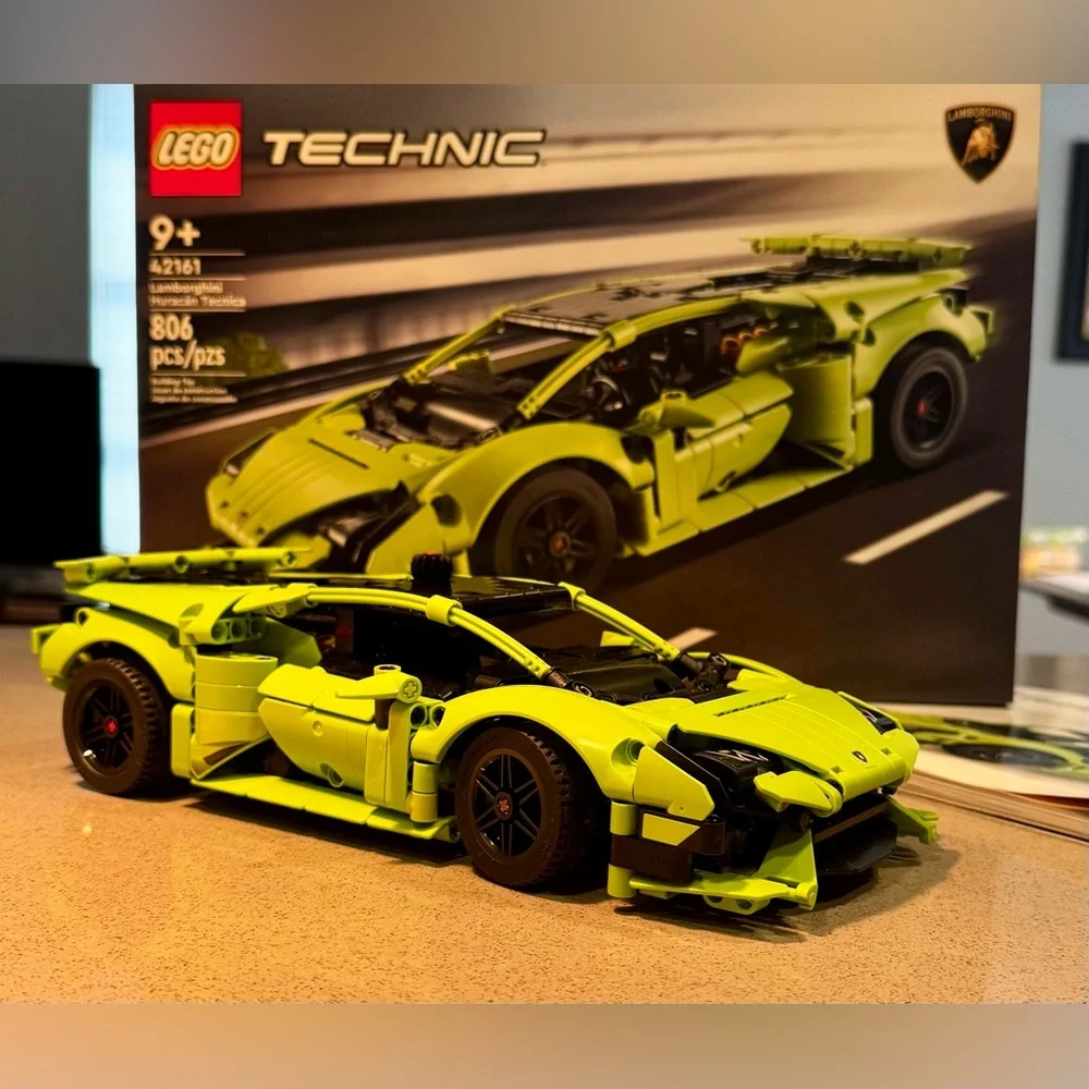 Lego Technic Lamborghini Huracán Tecnica 42161 - Picture 9 of 9